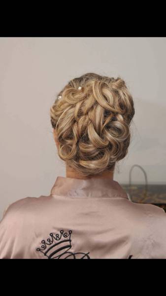 Postiche chignon pour une coiffure mariage dans le Vaucluse